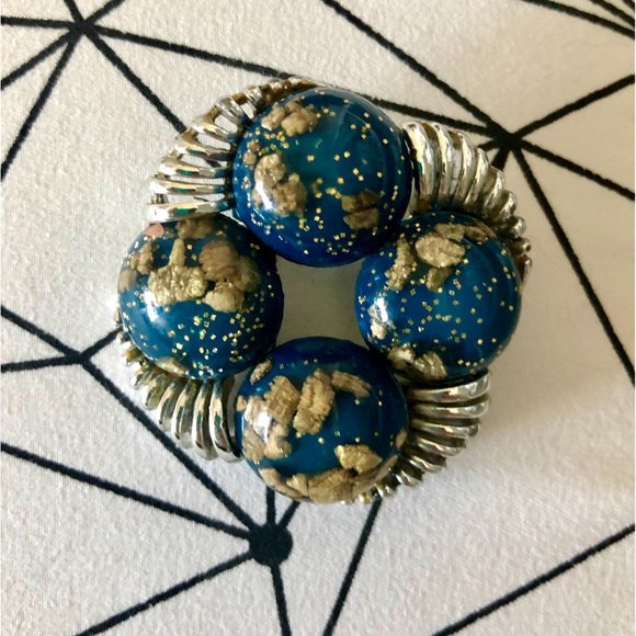Unusual 1940s Vintage Lucite Blue and Gold Fleck Cabochon Silvertone Brooch - Picture 1 of 4